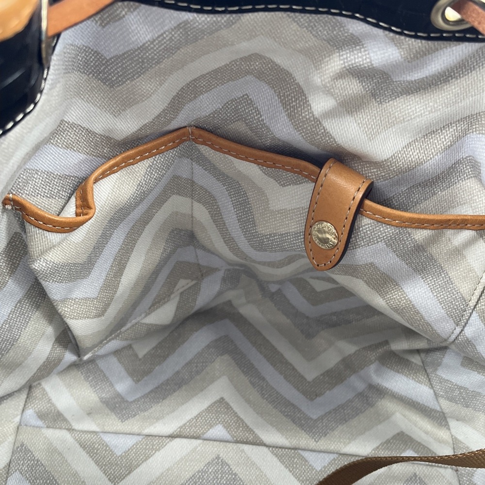 Dooney & Bourke Drawstring Bag Woven Look Embossed Leather Black & Caramel Trim - Picture 15 of 16